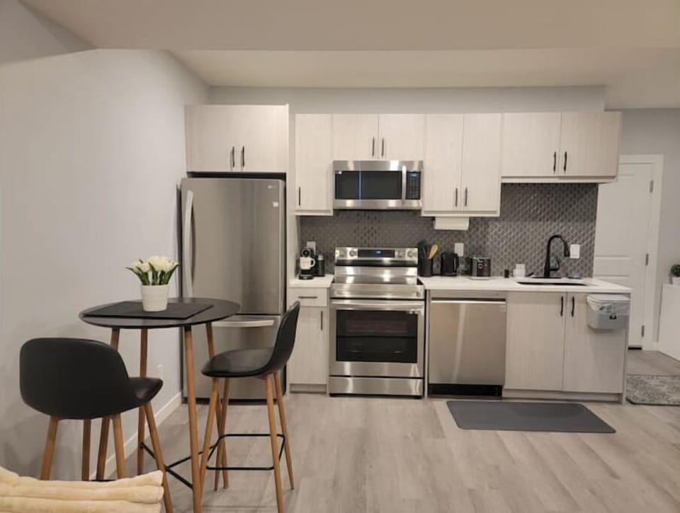 Full kitchen 