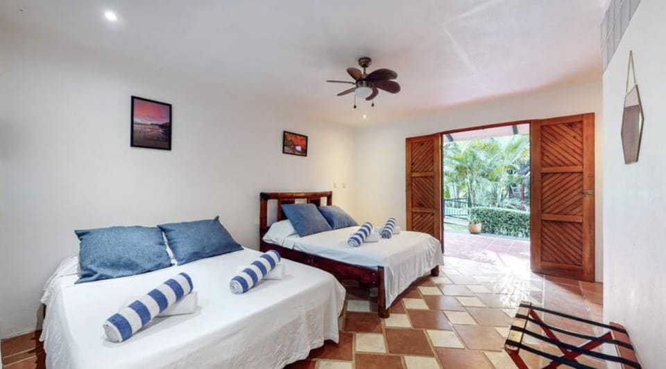Bedroom 2 with 2 full beds - sleeps 4
