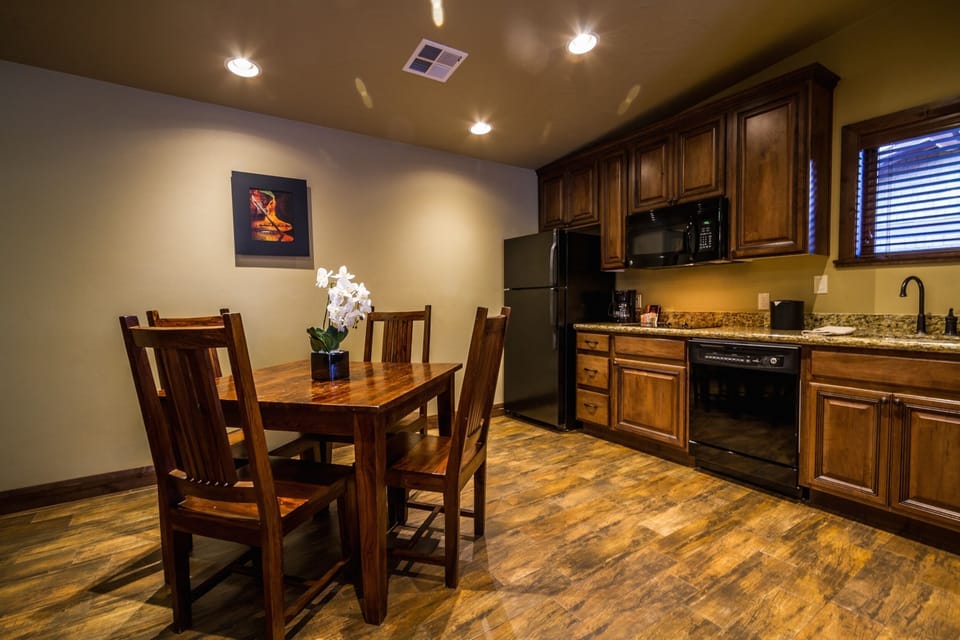 Cook easy meals in the fully equipped kitchenette and dine together.