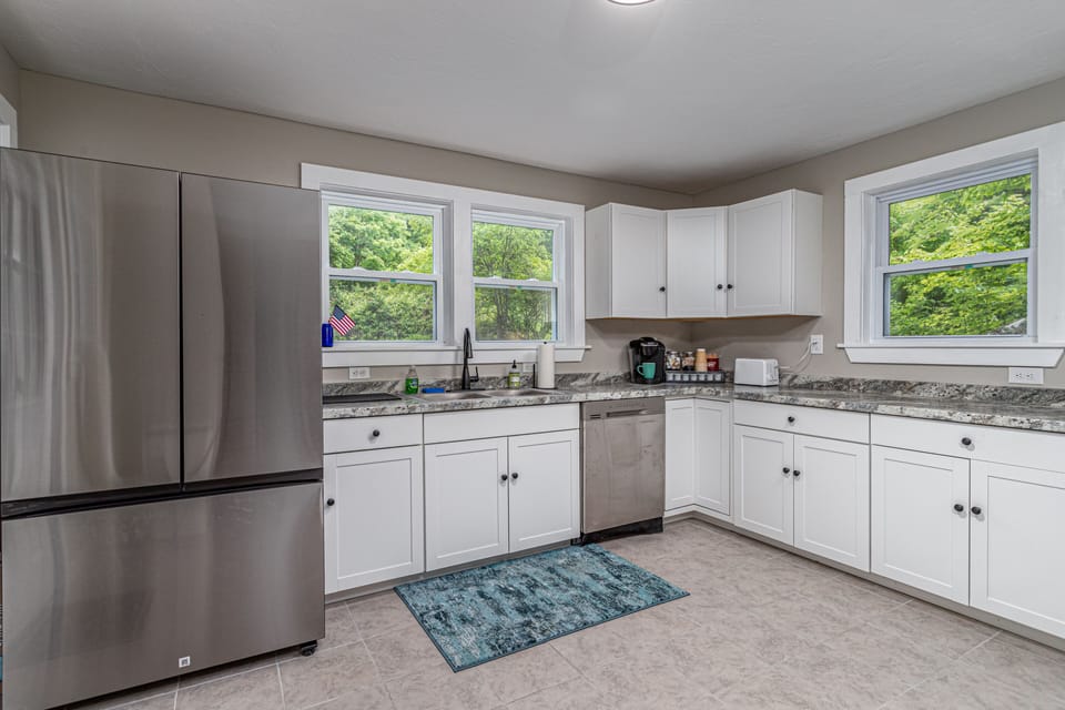 Full kitchen
