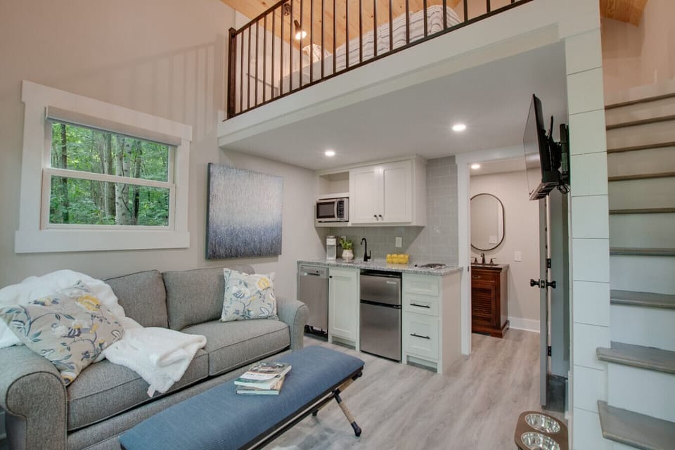 Luxury treehouse with elevated forest views, perfect for a romantic getaway or adventure in nature. Includes a private deck and access to hiking trails.