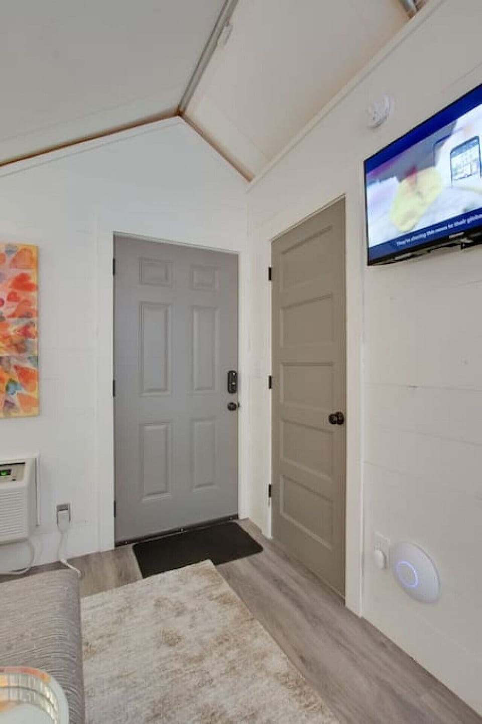 Charming glamping tent featuring tastgeful decor, a flat-screen TV, and all the conveniences needed for a relaxing getaway.