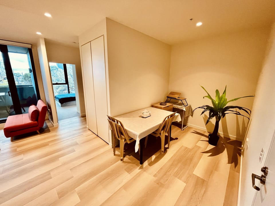 Dining area / desk