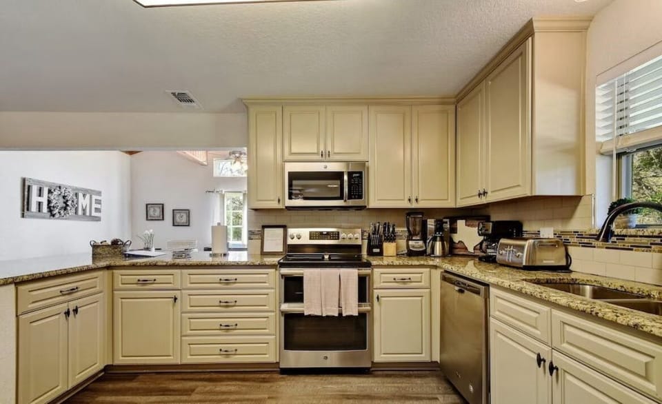 Large Kitchen with double oven.