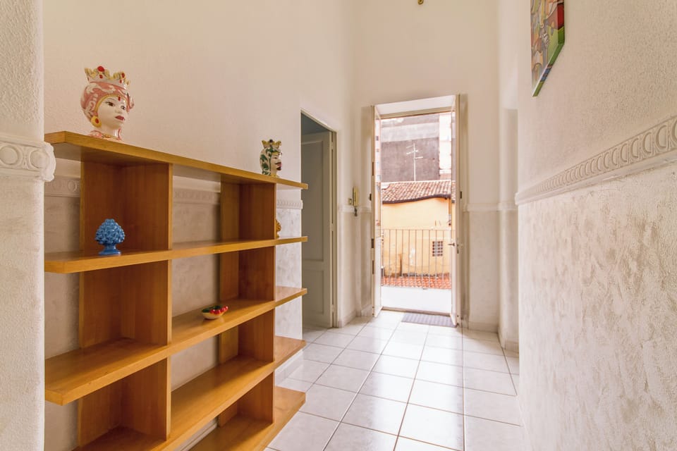 Common area (corridors, hall)