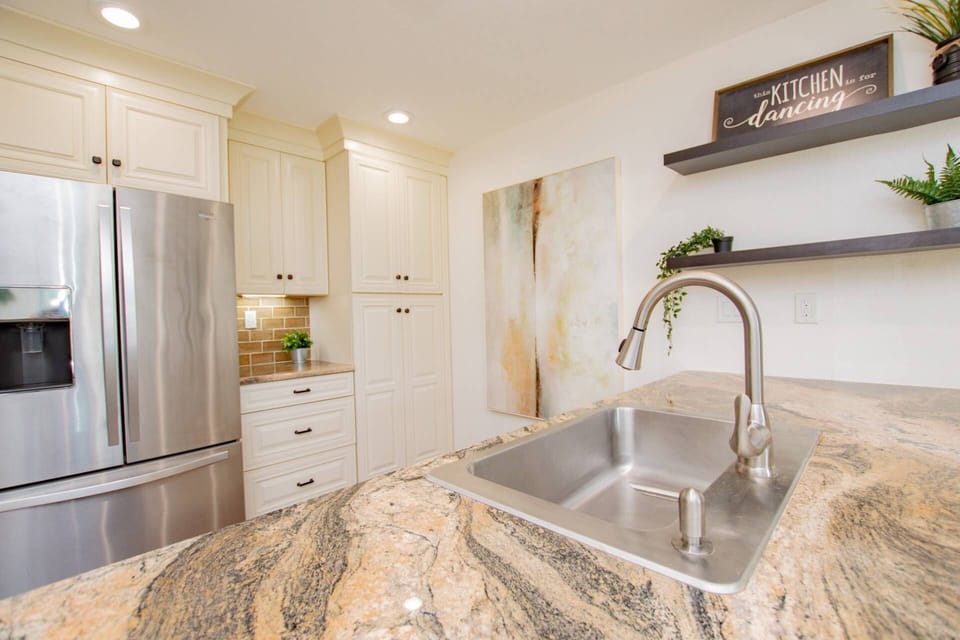 Beautiful granite countertops & gourmet kitchen for preparing meals!