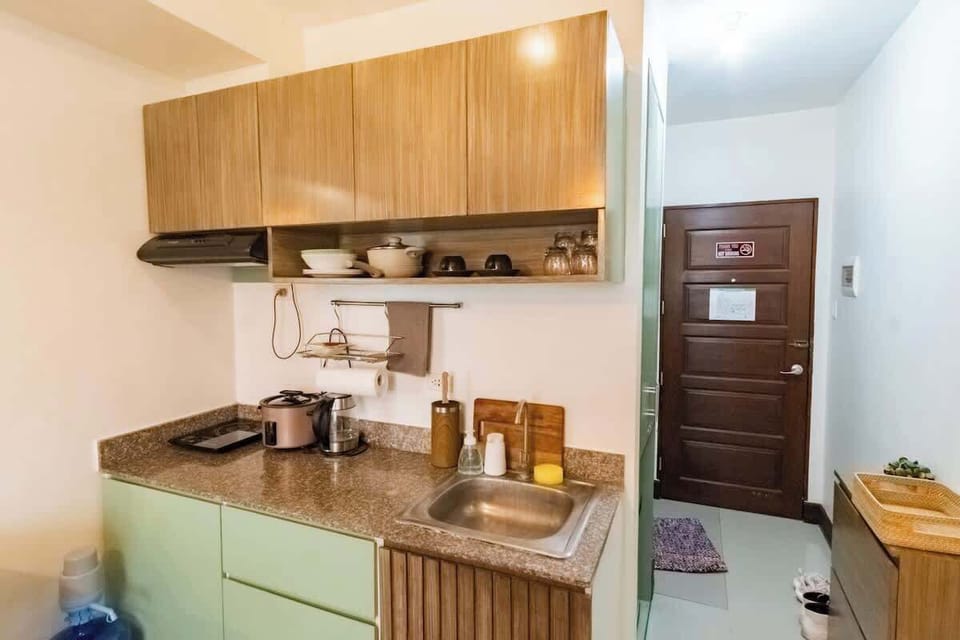Kitchen with complete utensils and appliances (Rice cooker, induction, electric kettle, microwave)
