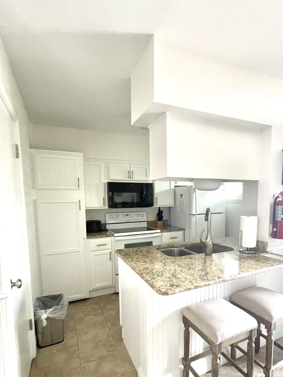 Full kitchen