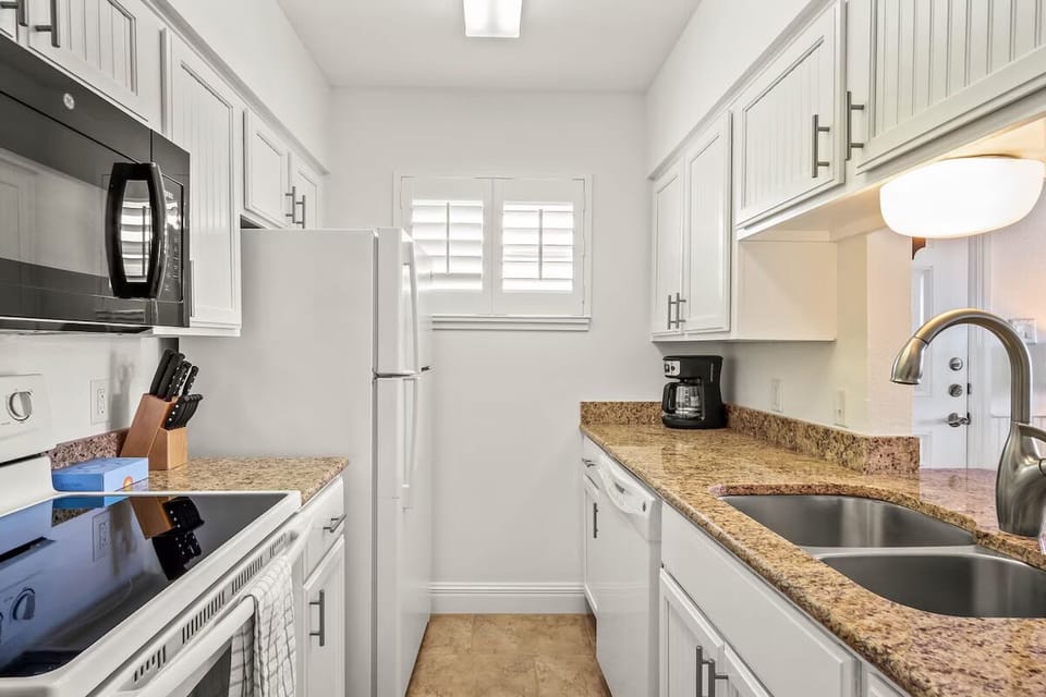 Full kitchen