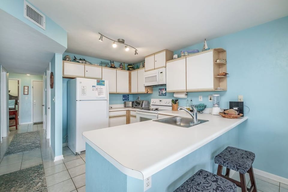 Fully Stocked Kitchen with Dishwasher