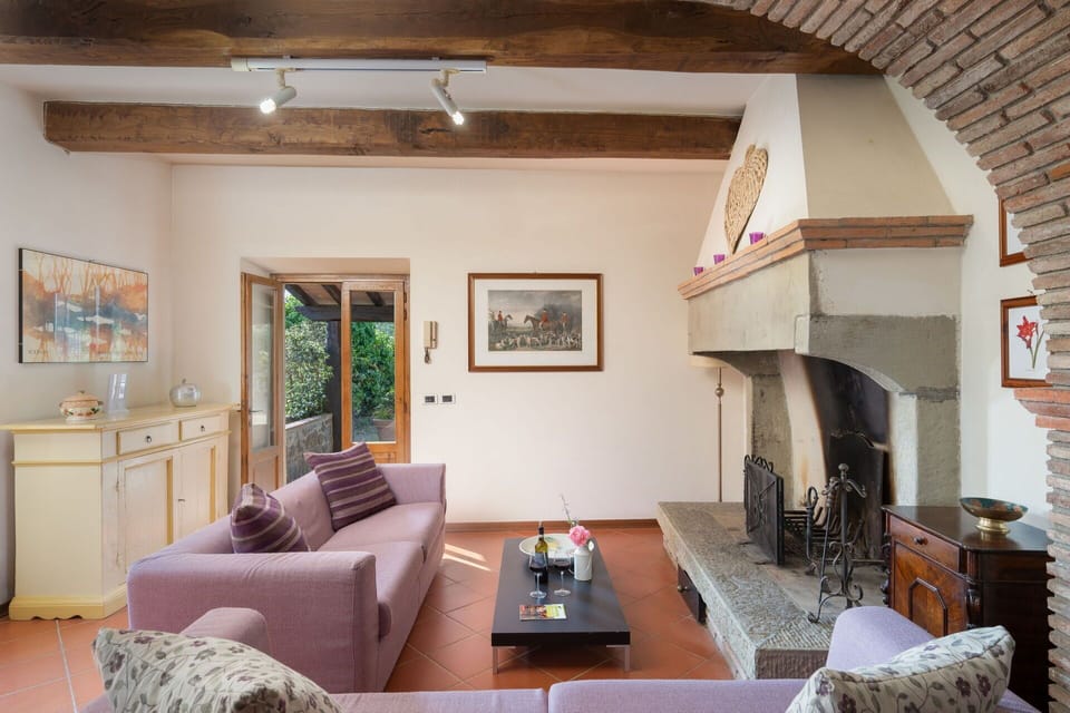 Amenities, Autumn, Living Room, Room Detail, Spring, Summer