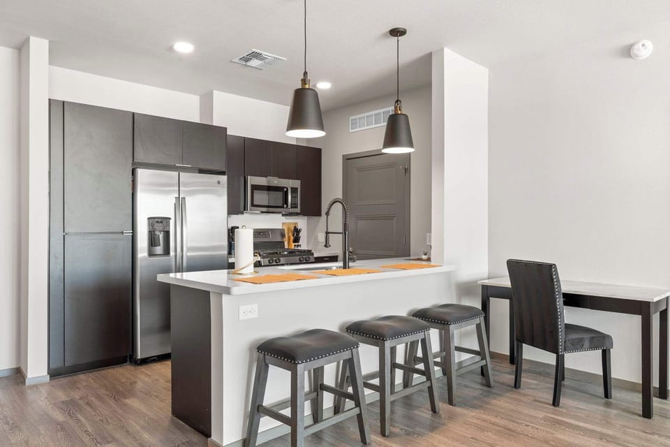 Fully equipped kitchen, dining area with work desk available