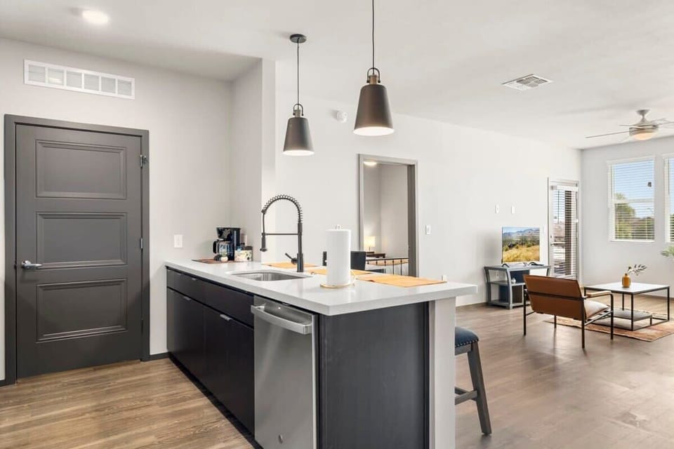 Unit 1 - Fully equipped ktchen and dining area