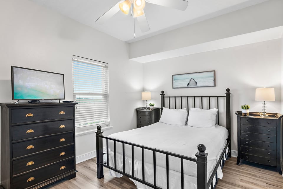 Guest bedroom