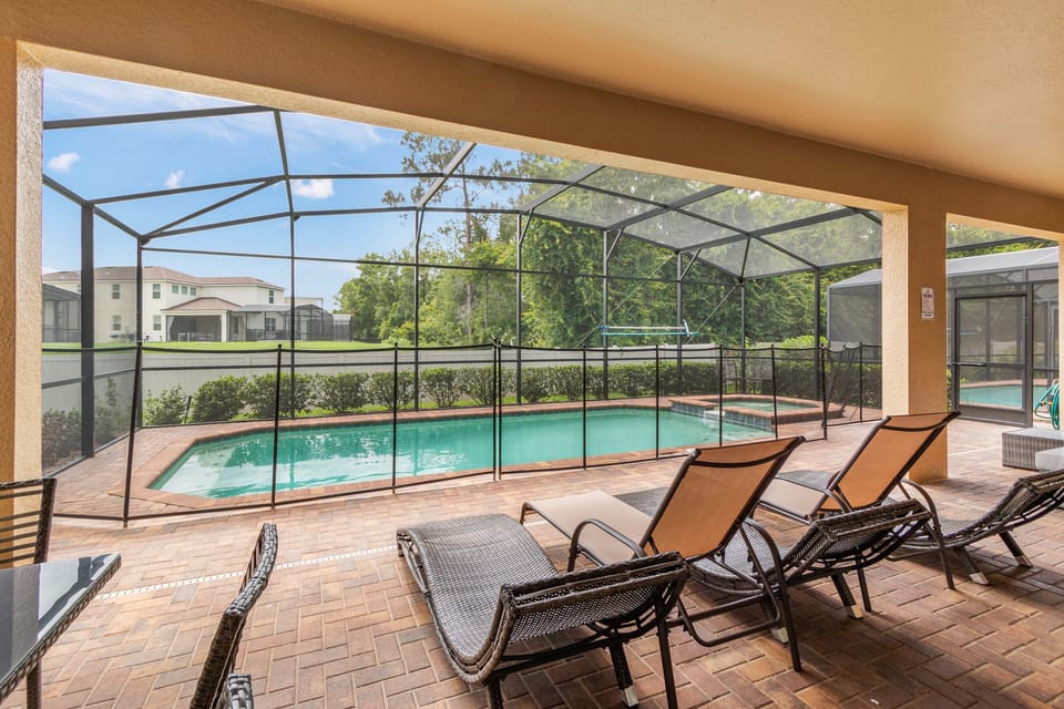 Backyard - private pool
