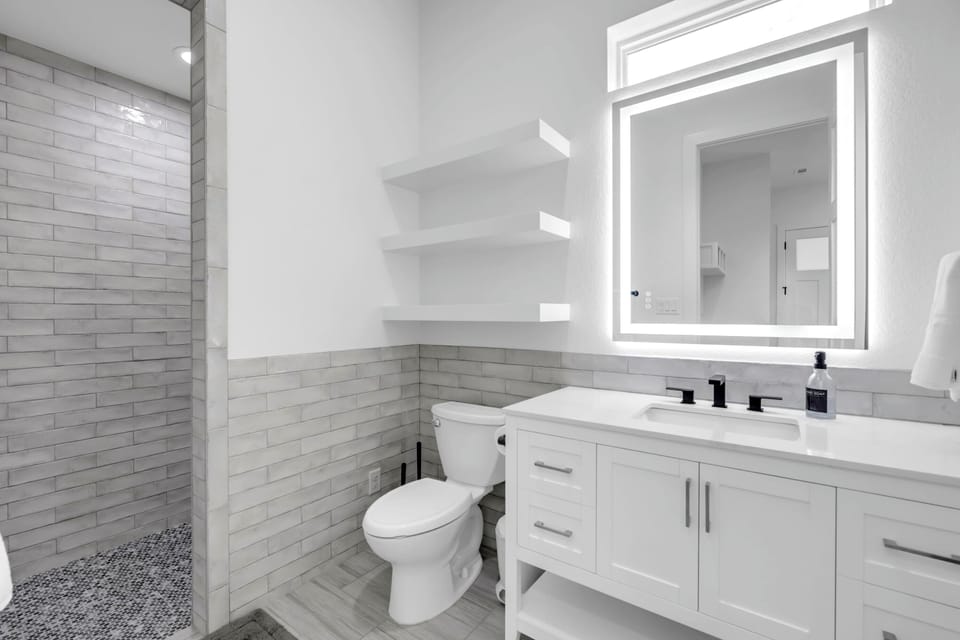 Full bathroom and LED mirror in Guest house