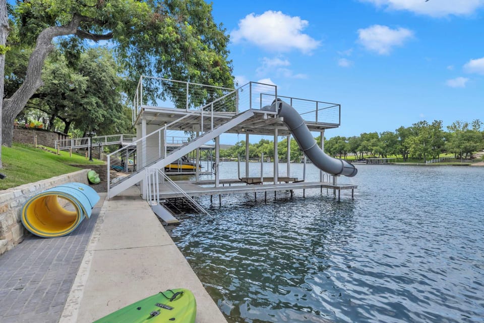 Peacefully float on the floating water mat