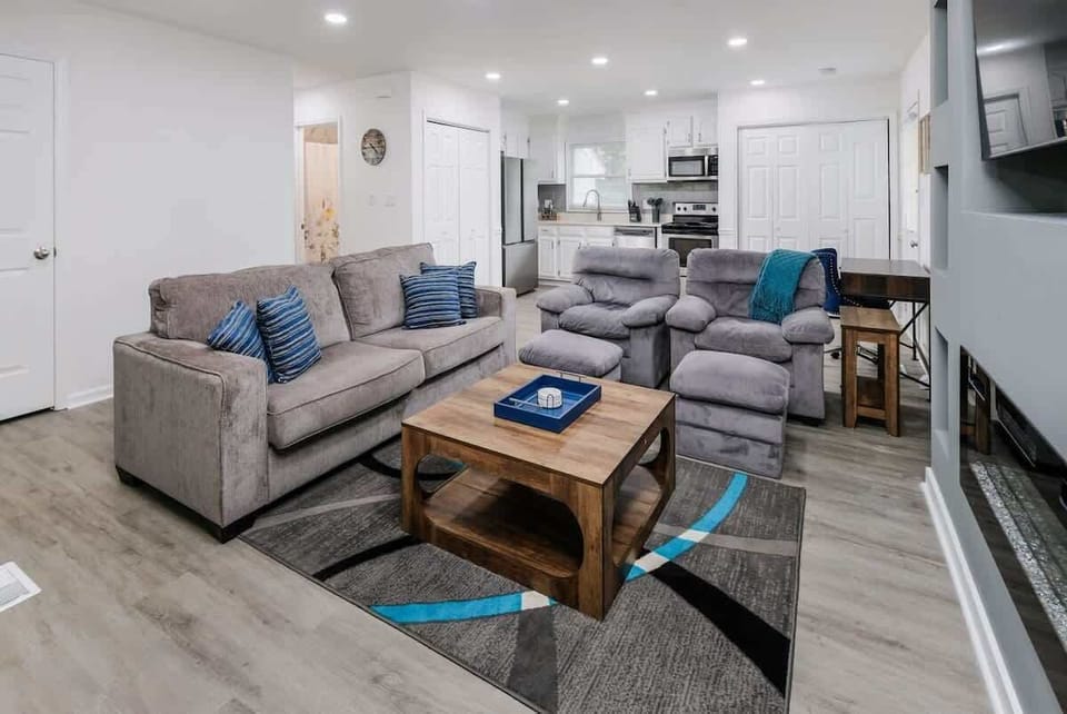 Gather together for a cozy evening—watch movies on the smart TV, warm up by the fireplace, or choose from a variety of games on the bookshelf. The perfect spot for family fun.