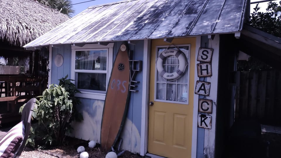 theme room "Love Shack" 