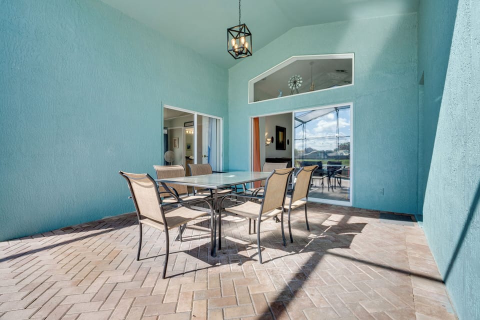 Screened Lanai | Dining Area | Private Pool/Spa (Heated w/ Fee) | Hot Tub