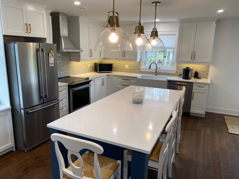 Kitchen island with 4 barstools