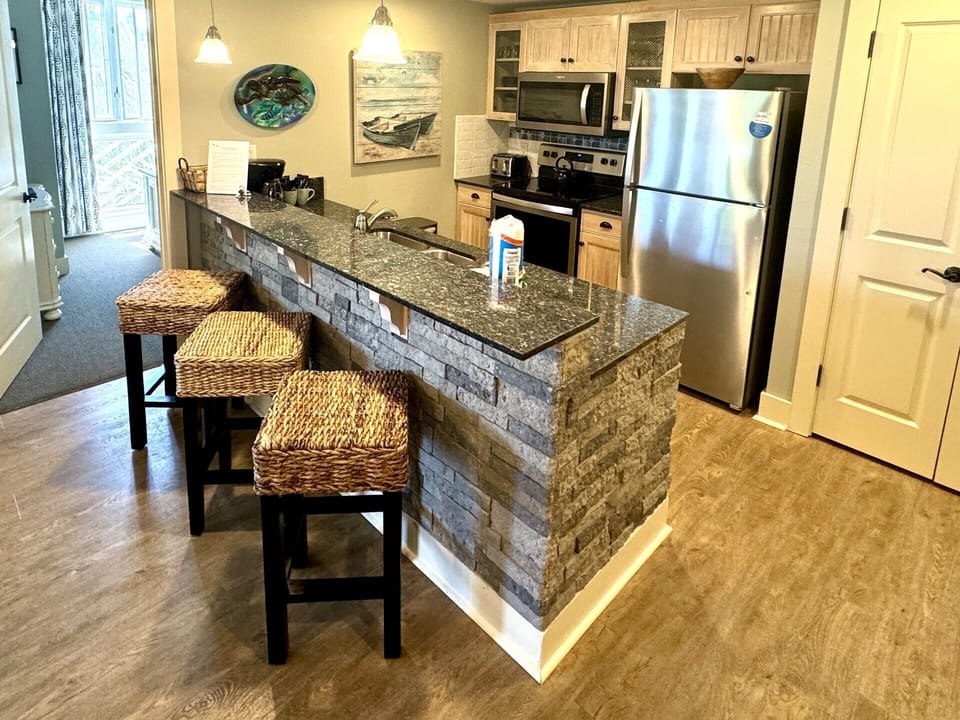 348MSI Kitchen 04