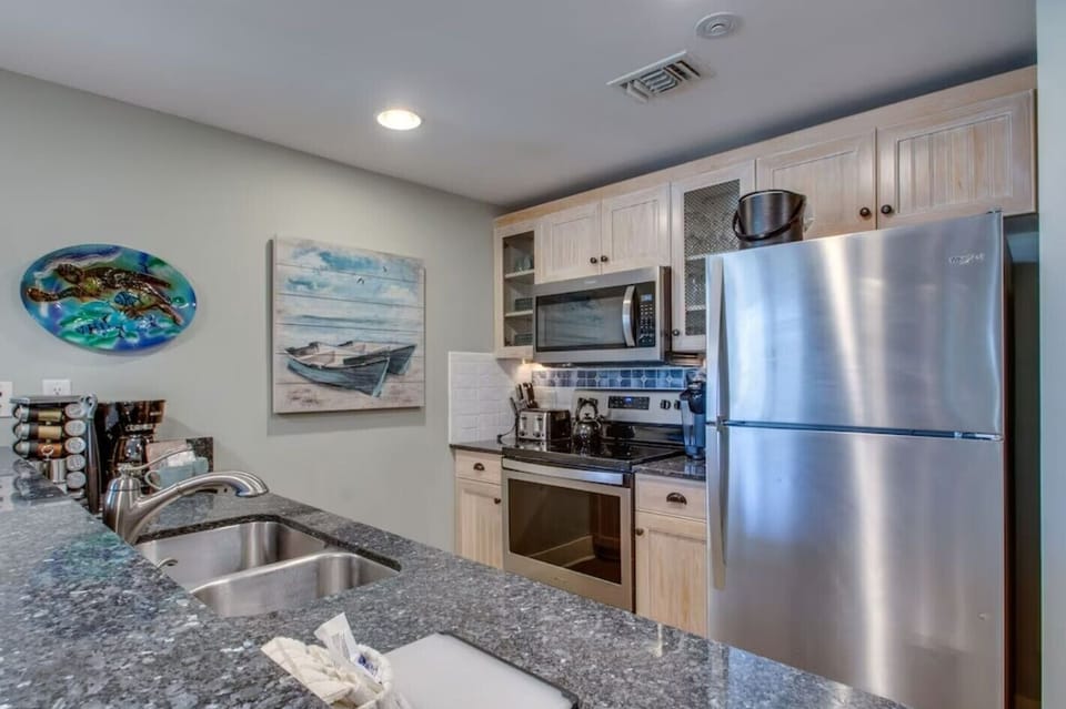 348MSI Kitchen 01