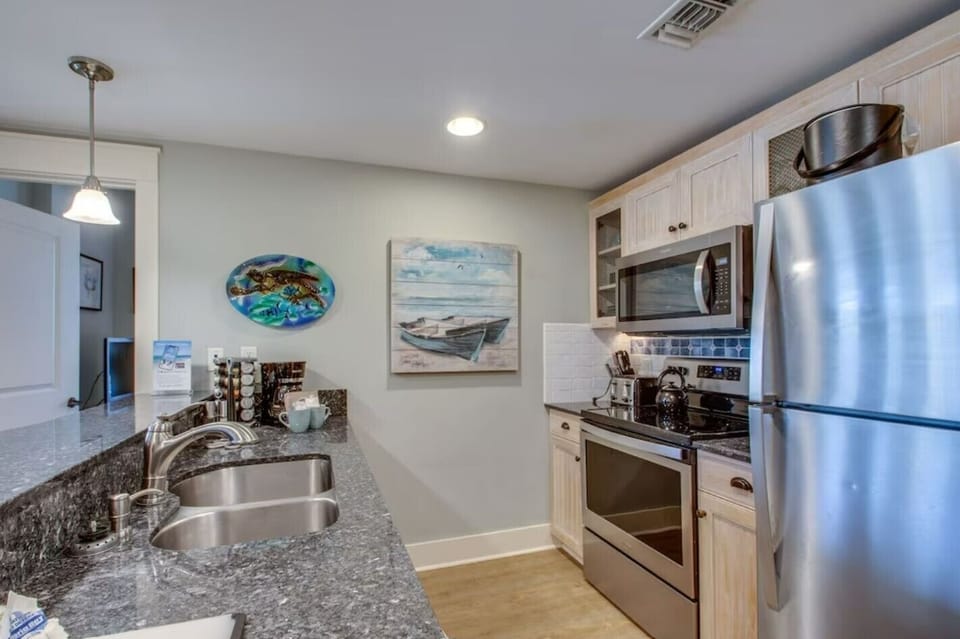 348MSI Kitchen 02