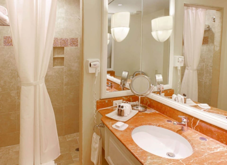 Pueblo-Bonito-Rose-Junior-Suite-4-5a79fd7f295bd-620x450