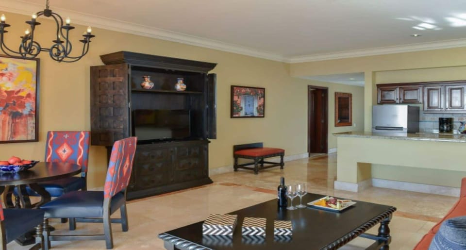 Pueblo-Bonito-Sunset-Executive-Oceanview-Suite-12-5a79fe85abb03-620x450-2050