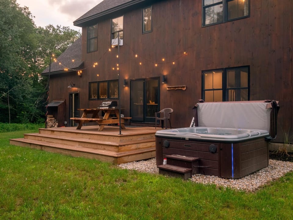 Alpine Lodge- Beautiful New Home Minutes to Swim, Hiking, Bike (1418)