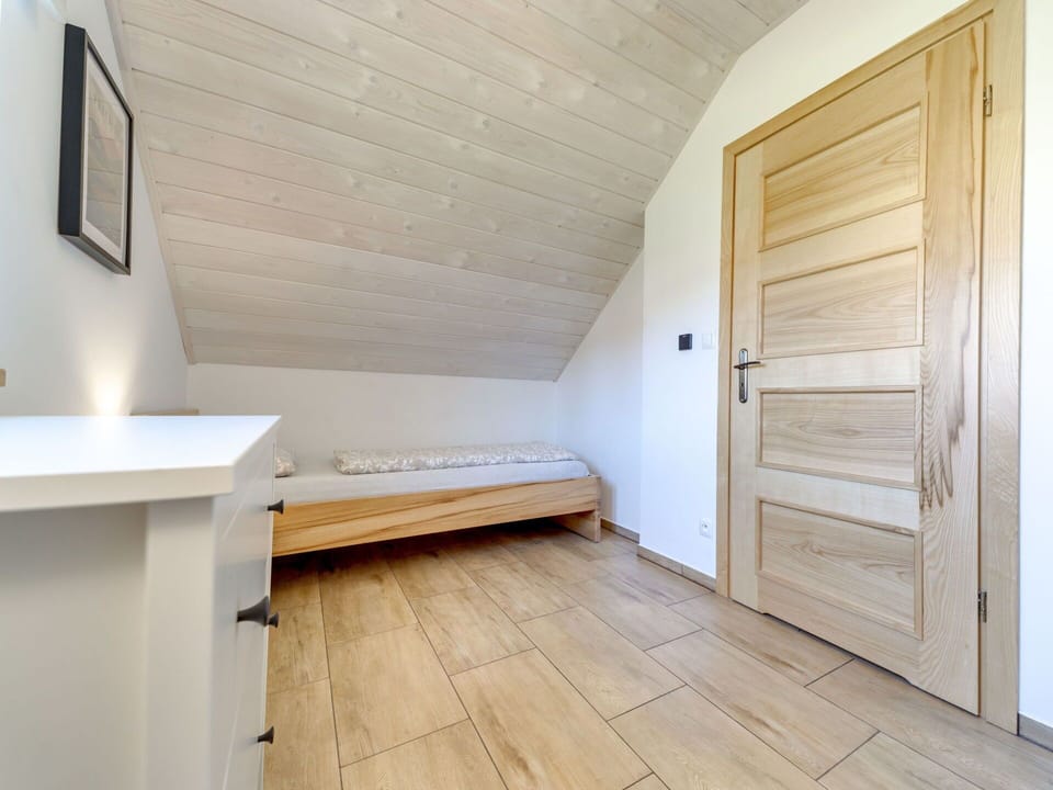 Property, Wood, Building, Flooring, Interior Design, Floor, House, Wood Stain, Hall, Laminate Flooring