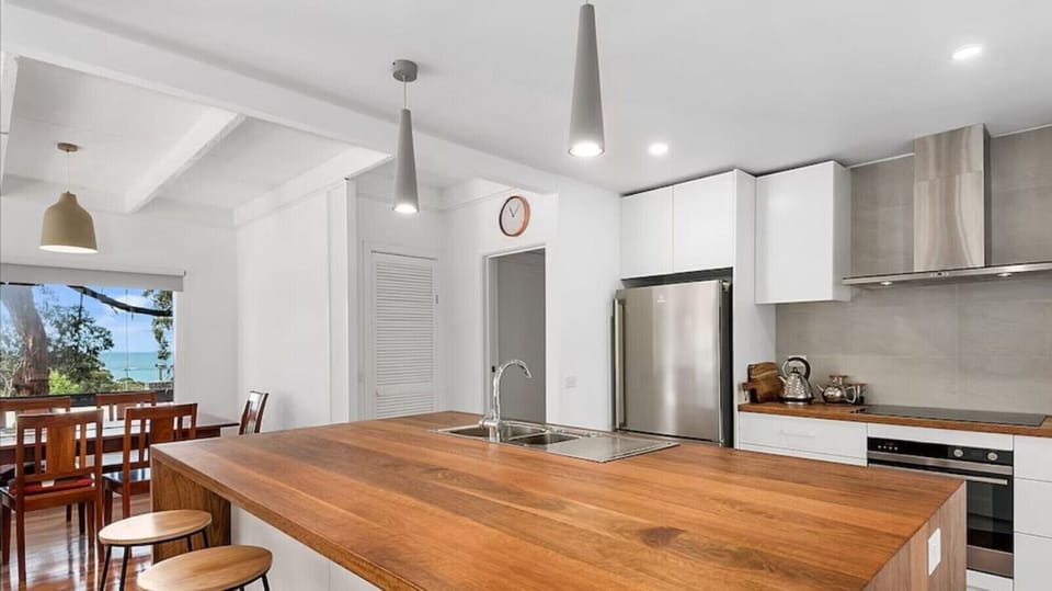 Large kitchen island bench, entertainers delight.