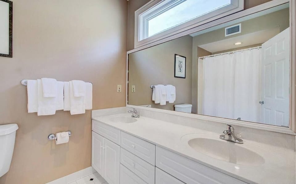 Guest Bathroom, King Guest Bedroom, 112 Grand Pavilion
