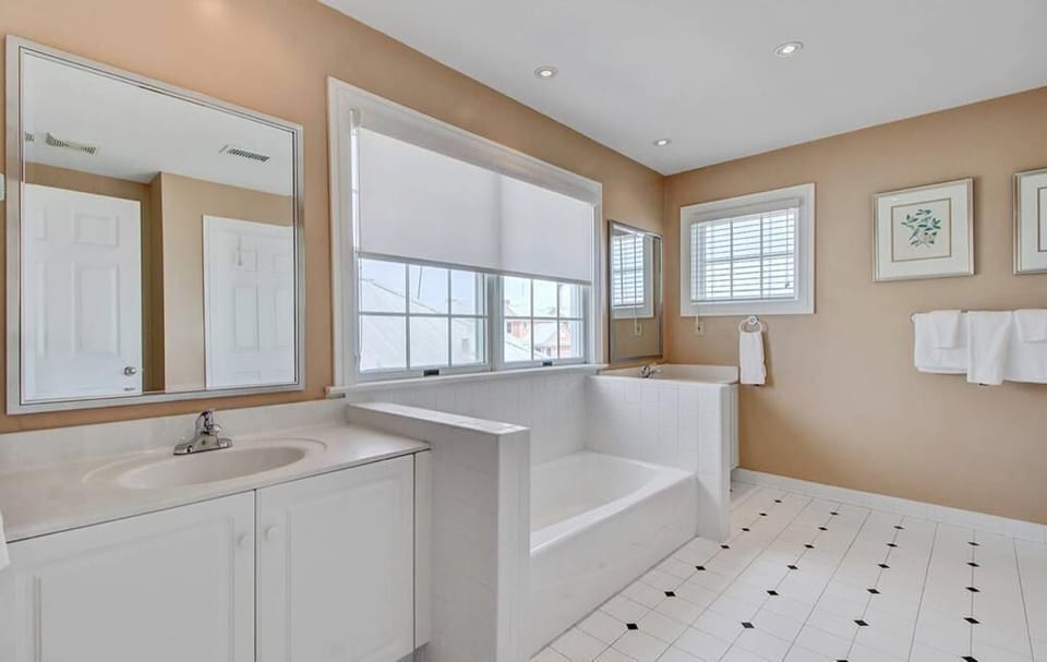 Master Bathroom, 112 Grand Pavilion