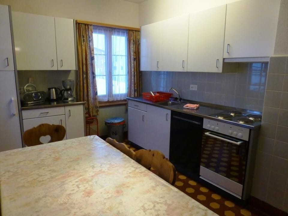 Big kitchen with plenty of space to eat for 6 people. Nice view to Piz Palu and Languard madow.