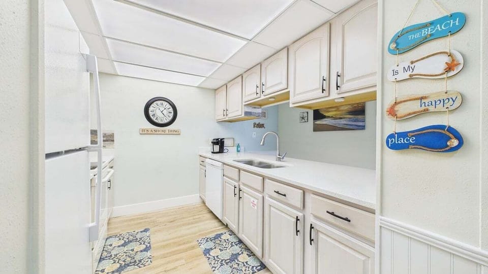 Full kitchen