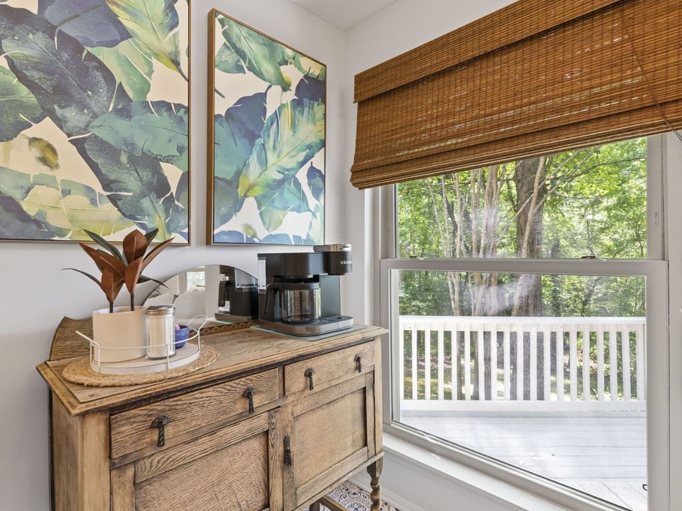 Coffee Station features Single Cup & Coffee Pot, along with K-Pods & Grounds!
