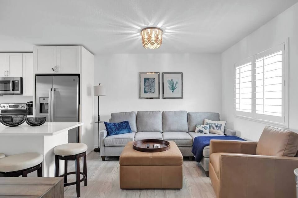 Living Room with Queen sleeper sofa and lounge section, Large kitchen island