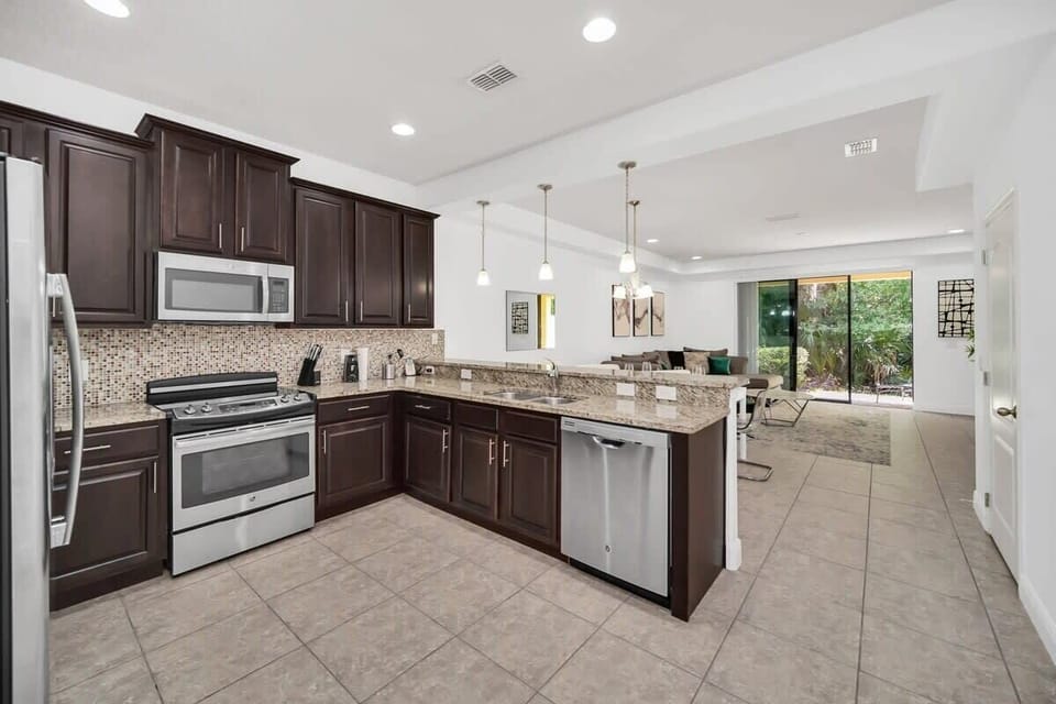 8165RosevilleBlvd_04