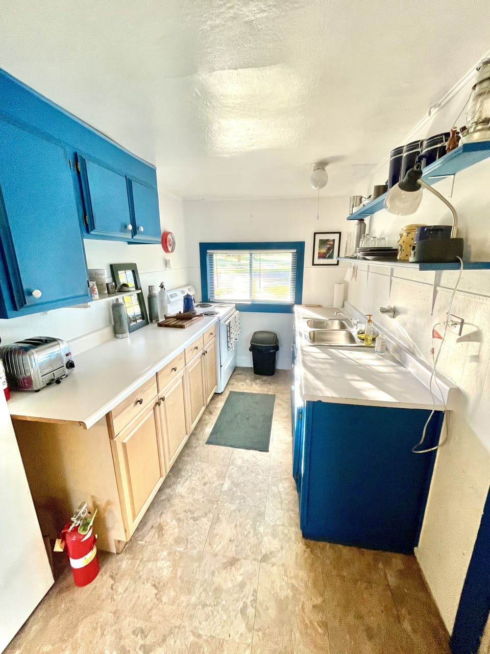 Functional kitchen with all you need for food preparation 