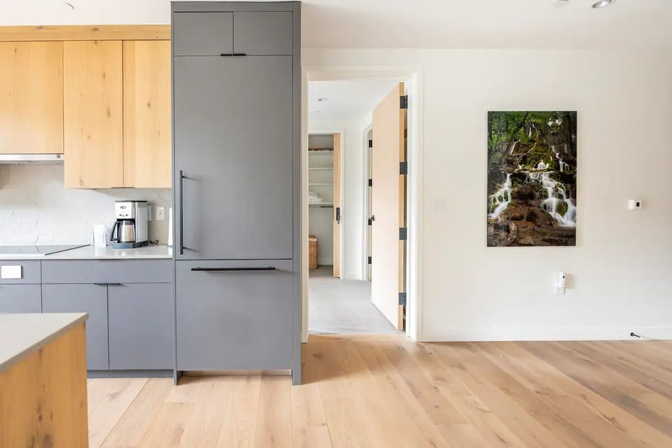 Fully equipped kitchen with Bosch energy efficient apoliances