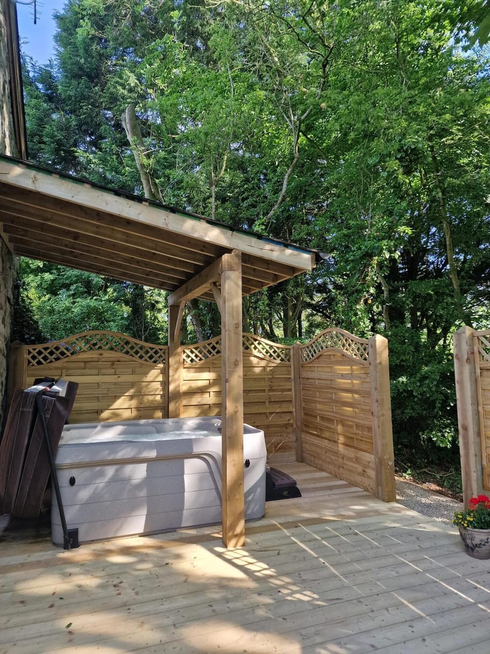 Hot Tub / whirlpool bath (Outdoor)