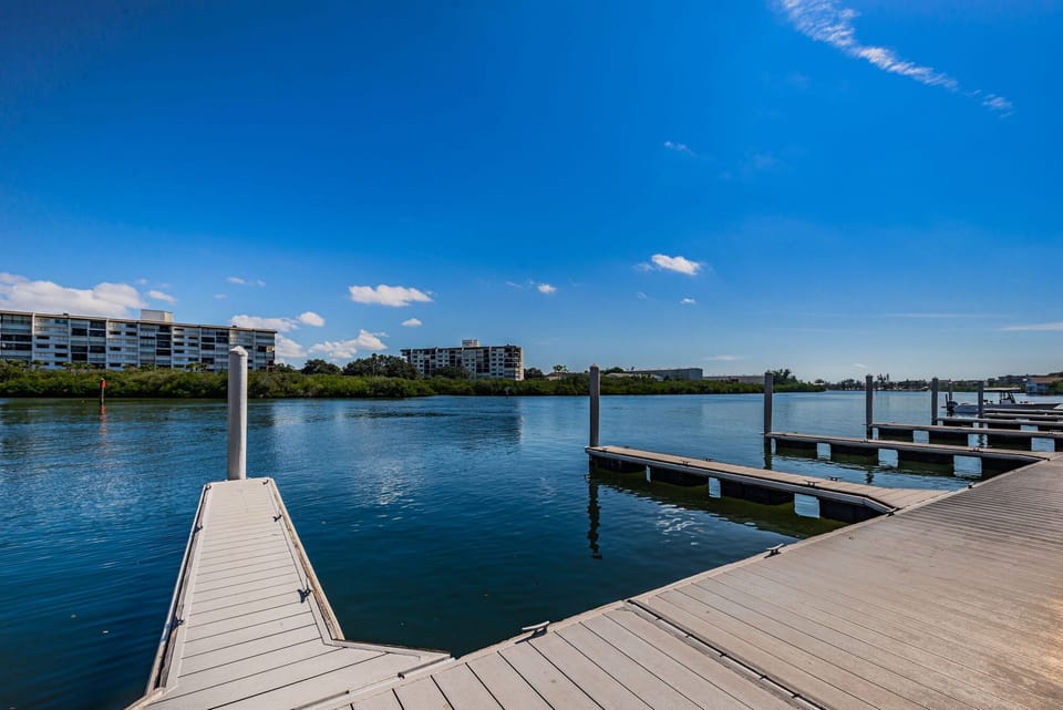 152-web-or-mls-83-Keegan20Clair20Docks