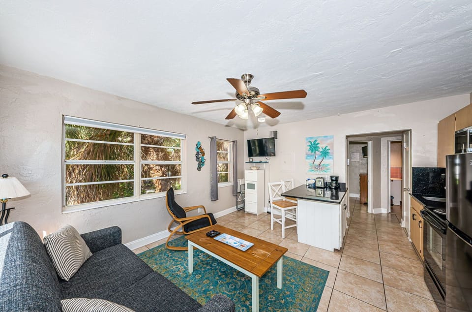 36-web-or-mls-Unit20720Living20Room202620Kitchen