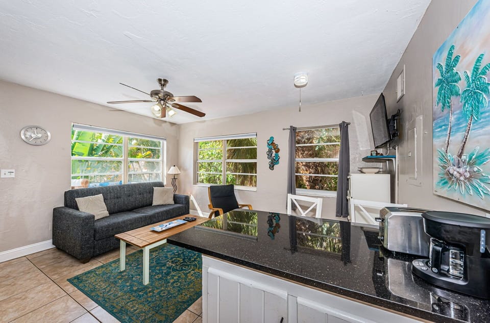 40-web-or-mls-Unit20720Kitchen204