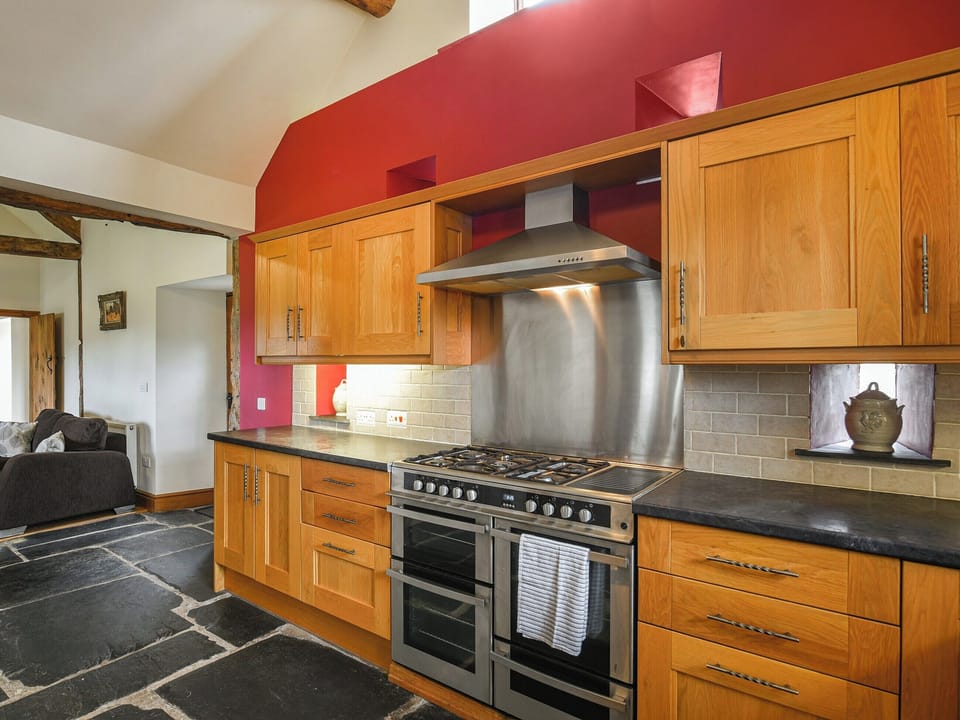 Kitchen | Y Dderwen, Penybontfawr