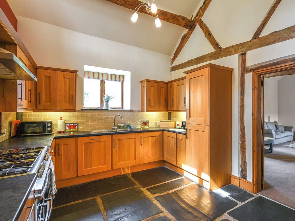 Kitchen | Y Dderwen, Penybontfawr