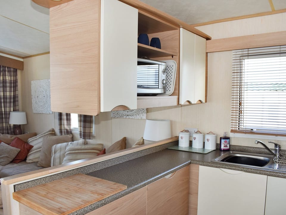 Kitchen | Solent Retreat - Solent Village 13, Thorness Bay