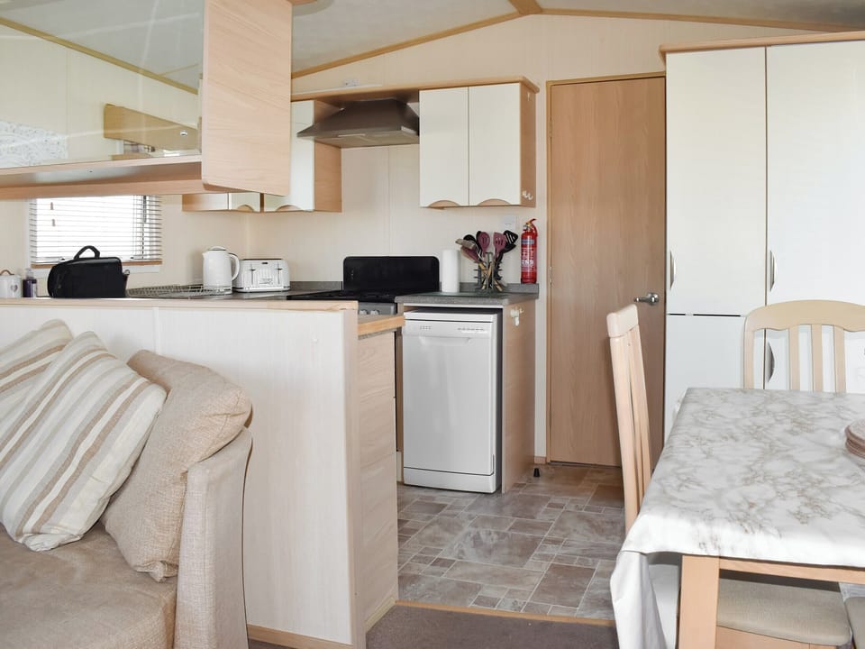 Dining Area | Solent Retreat - Solent Village 13, Thorness Bay